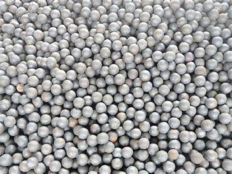 Membuat Penggilingan Logam Media Karbon Bola Baja Untuk Bijih Uranium Tambang 17 40 20 150 60 100 50 80 Mm Ketangguhan Dampak 12 Joule