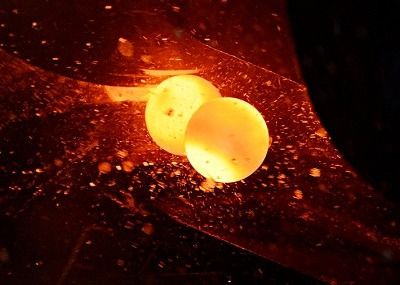 Bola Gerinda Baja Tempa 52-65 HRC Kualitas Tinggi 40Mm 50Mm Bola Gerinda Tempa Besi