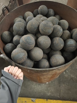 Bola media penggilingan berkualitas tinggi 30mm 50mm 100mm Bola baja gerinda yang ditempa untuk pembangkit listrik Ball Mill Semen