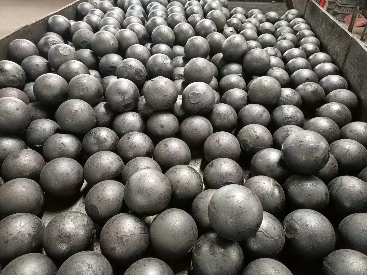 Kekerasan Tinggi 10mm-150mm Membuat Bola Media Penggilingan Baja